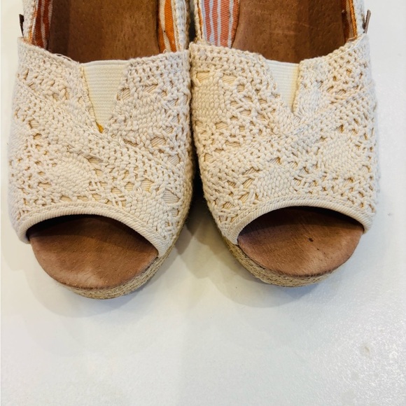 Madden Girl Cream Crochet Wedge Shoes size 8 - Picture 8 of 12